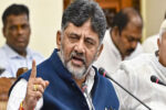 ‘ಮೊದಲು ದುಡ್ಡು ಕೊಡಿಸಲಿ, ಖಾಲಿ ಮಾತನಾಡುವುದು ಬೇಡ’- ಹೆಚ್‌ಡಿಕೆ ವಿರುದ್ಧ ಡಿಕೆಶಿ ವ್ಯಂಗ್ಯ